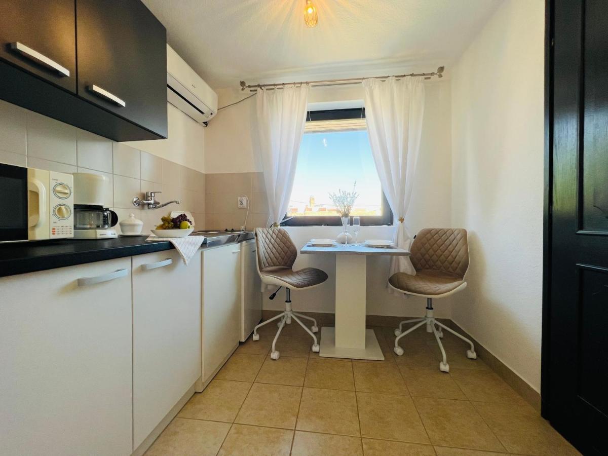 Heviz Apart Comfort Apartment Bagian luar foto